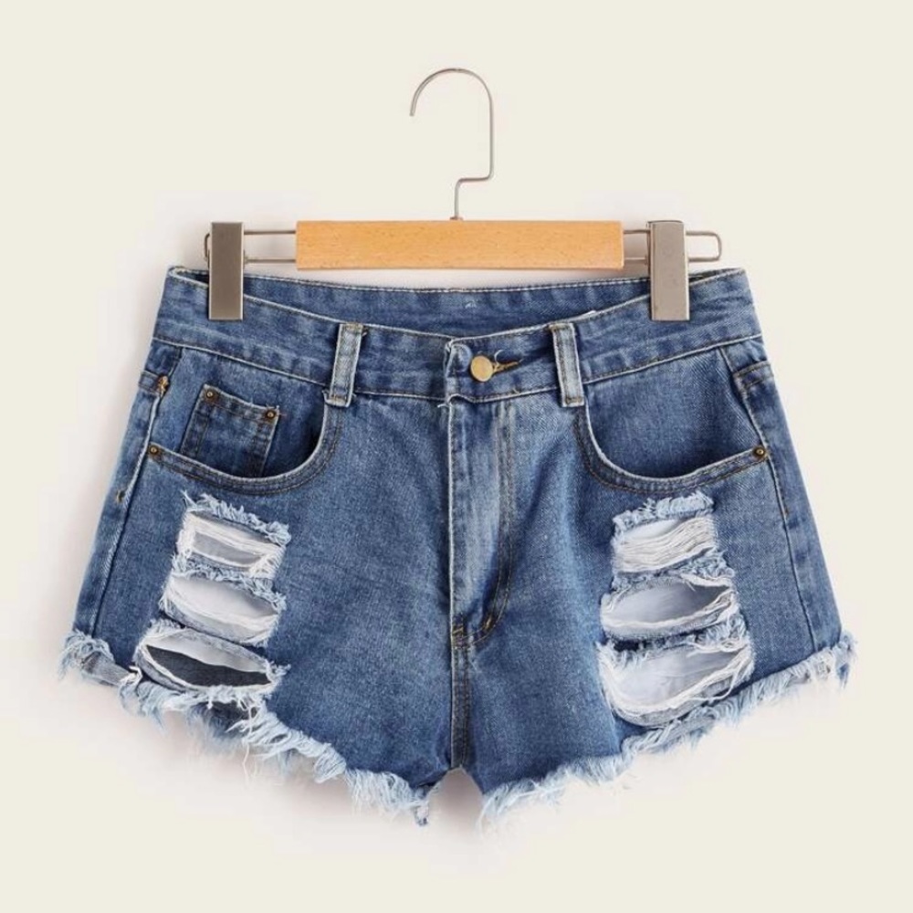 Plus size raw hem ripped denim shorts